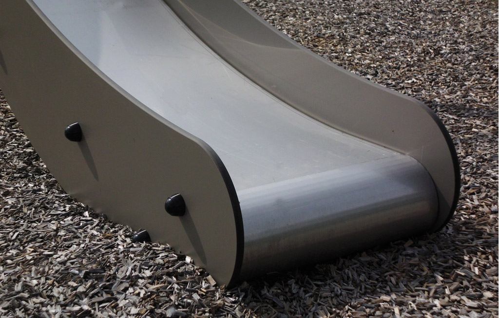 De glijgoten van de glijbanen