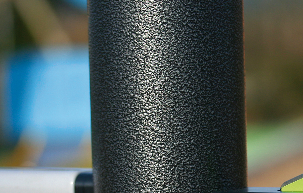 De palen met een diameter van 102 mm (zittingen) en 125 mm (tafel)