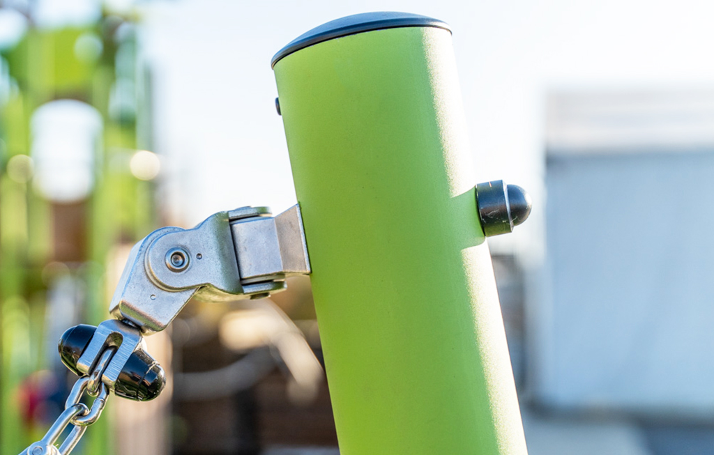 De palen met een diameter van 102 mm