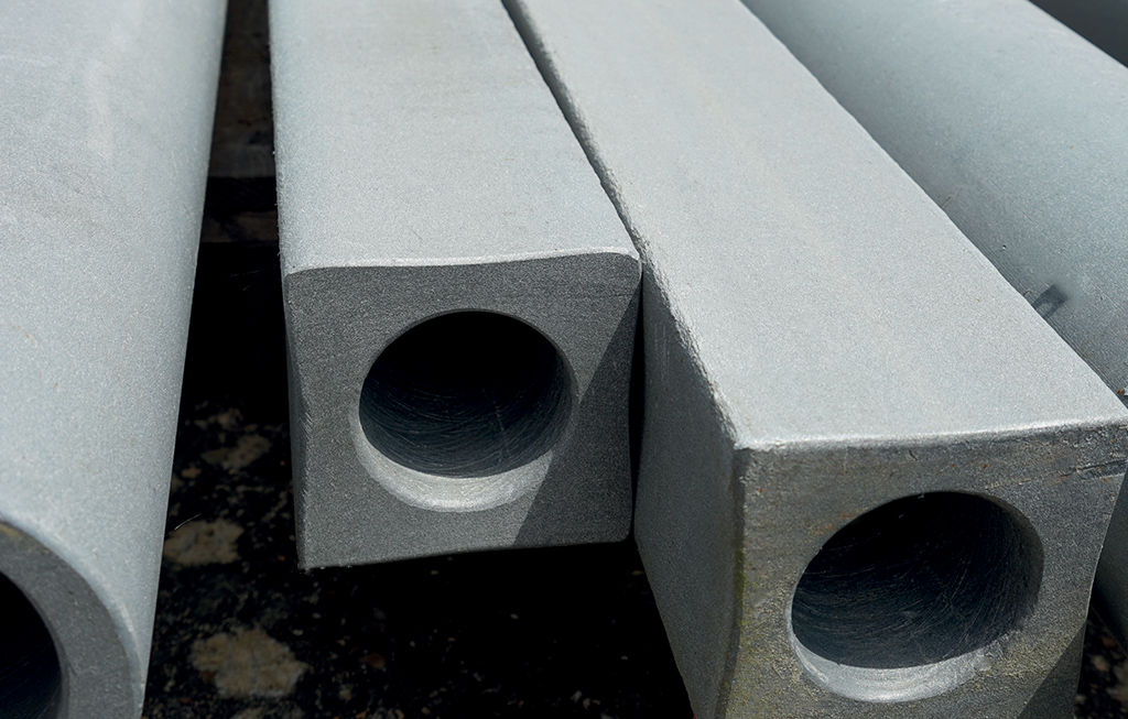 De palen van gerecyclede kunststof