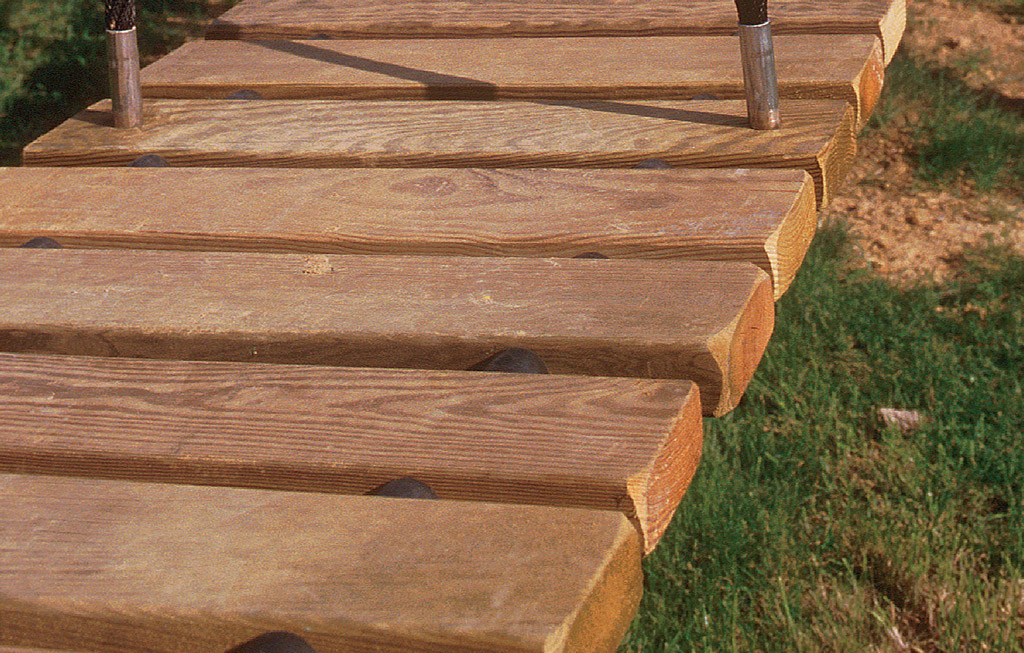 De vloer van de loopbrug