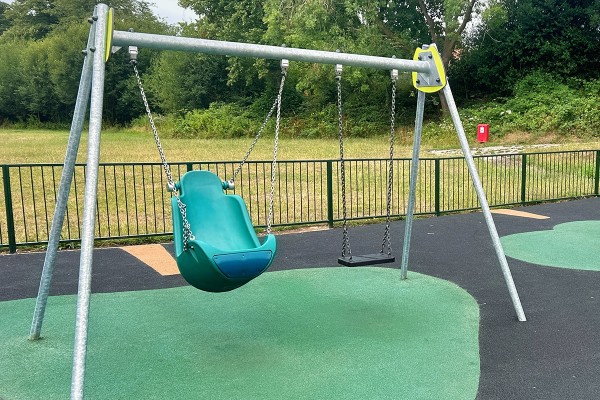 1 standaardzitje, 1 inclusief zitje J439 speeltoestellen klassieke spelen schommels afbeelding foto