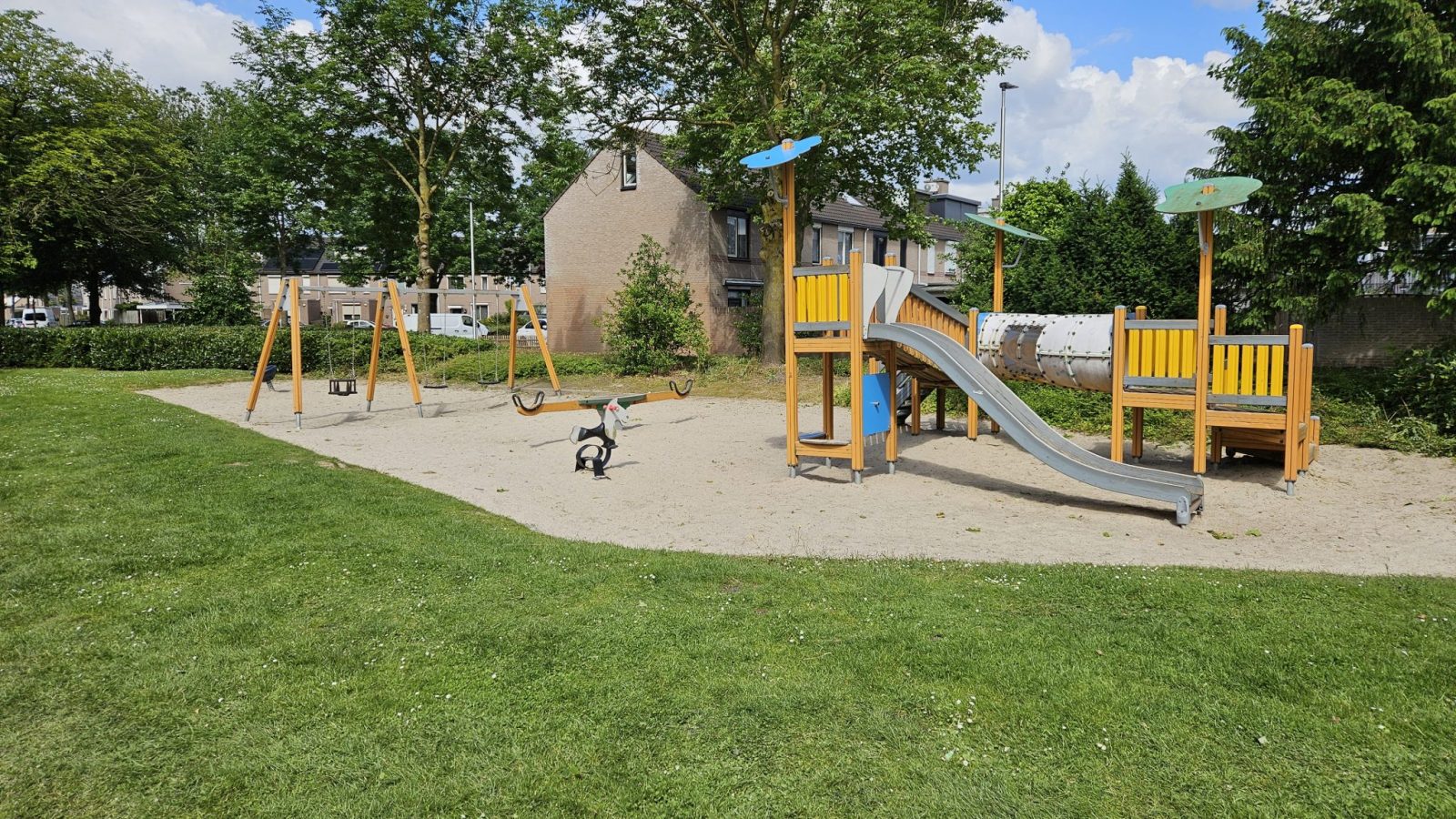 Herinrichting inclusief speelterrein Amienslaan