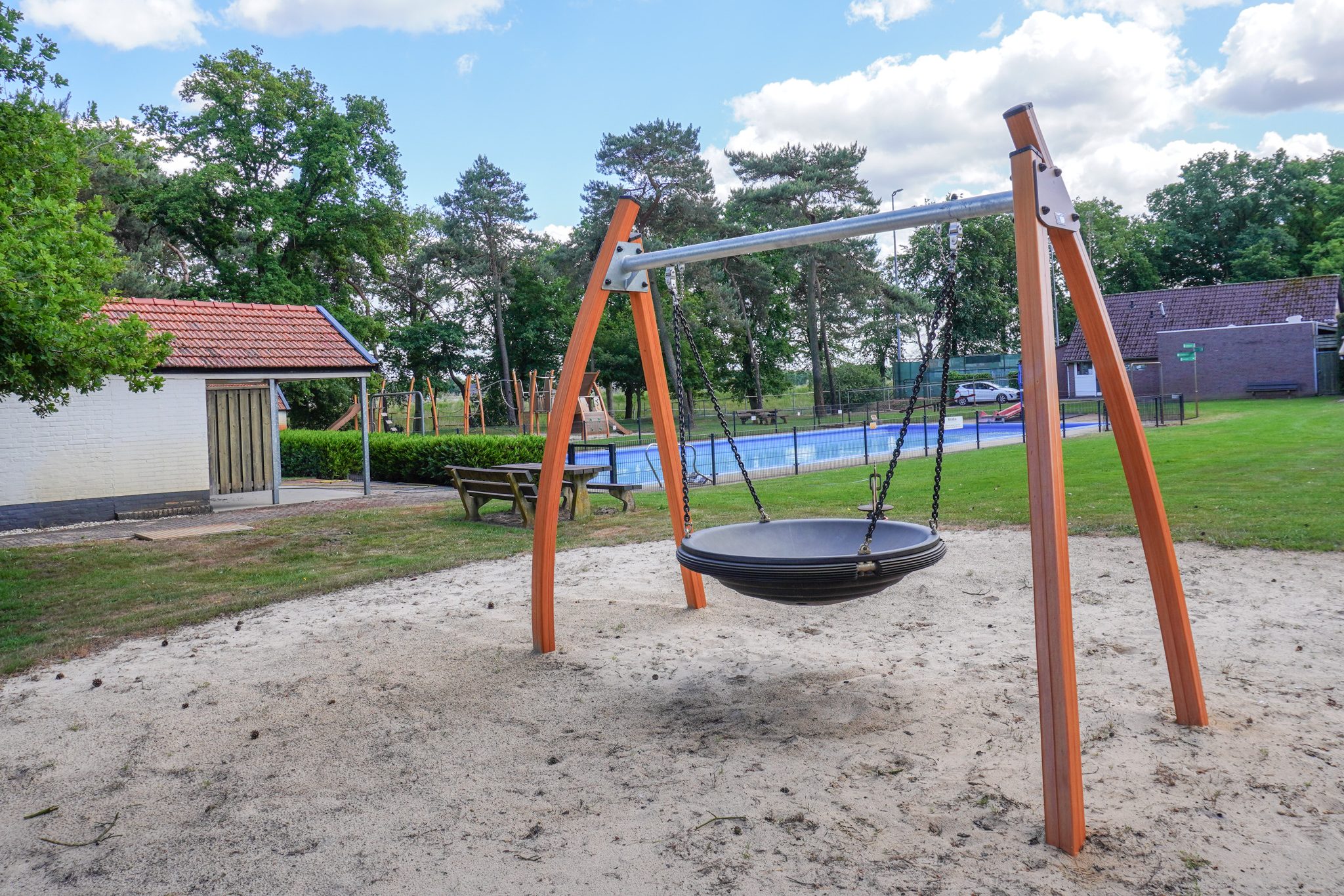 Vogelnestschommel bij zwembad de broekberg in Wanssum