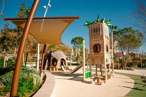 Houten speeltuin in Toulon, Frankrijk