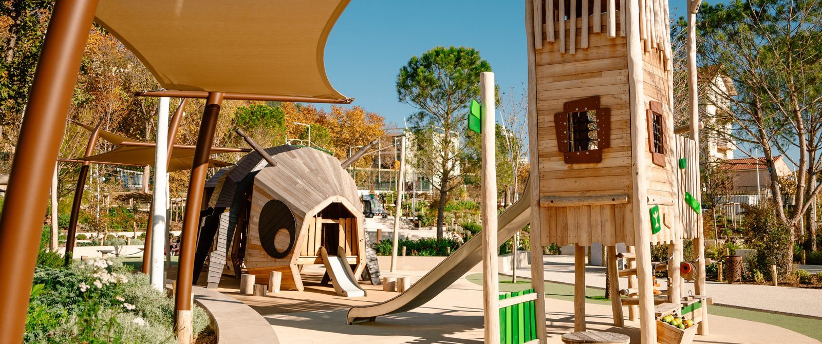 Houten speeltuin in Toulon, Frankrijk