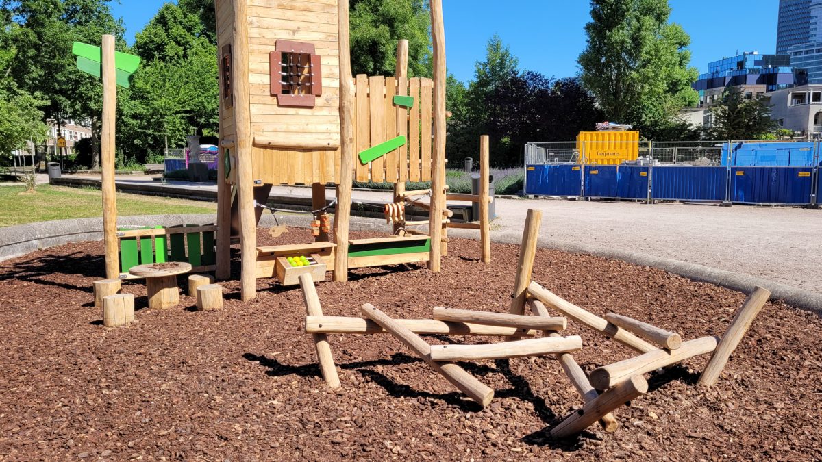 Martin Luther Kingpark Amsterdam-Zuid. Houten mikado L