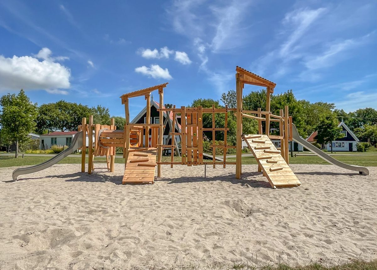 Resort Haamstede houten speeltoestellen