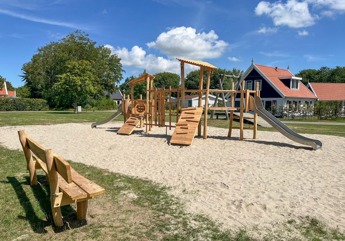 Resort Haamstede houten speeltoestel