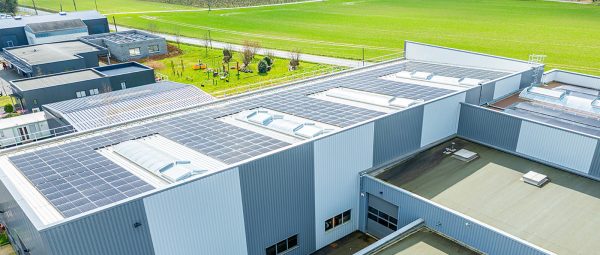Een concreet CSR-engagement: de installatie van zonnepanelen op onze productiesite