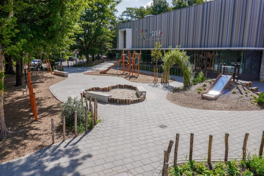 Natuurlijk én beheerbaar: zo werkt een vitaal schoolplein 