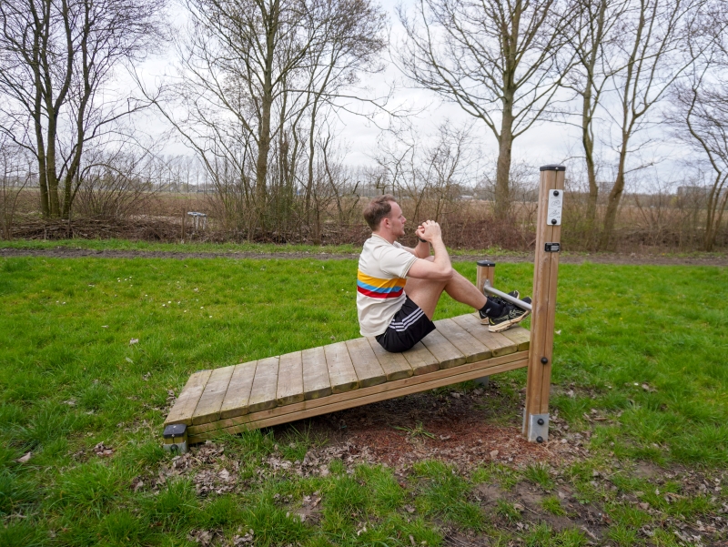 Buikspierbank voor buiten in het Reyerpark in Ridderkerk